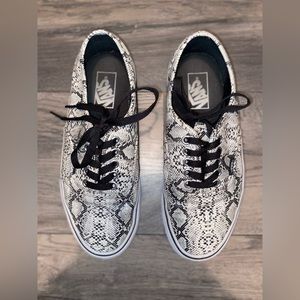 I am selling Vans they are size 7 in men and 8.5 in women , good condition